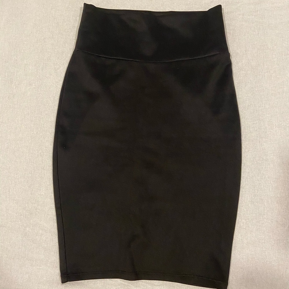 Black pencil skirt